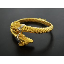 Zolotas Greece Heritage 18k Gold .20 tcw Diamond Ruby Ram Bangle Bracelet 6.5"