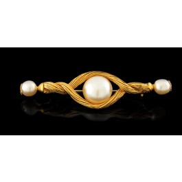 Vintage 1994 CHANEL Fall Collection Gold Tone Faux Pearl Torsade Brooch Pin