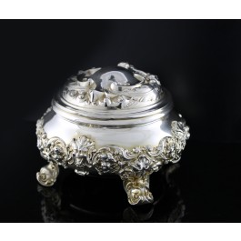 Antique Art Nouveau William B. Kerr & Co 667 Sterling Silver Repousse Vanity Box